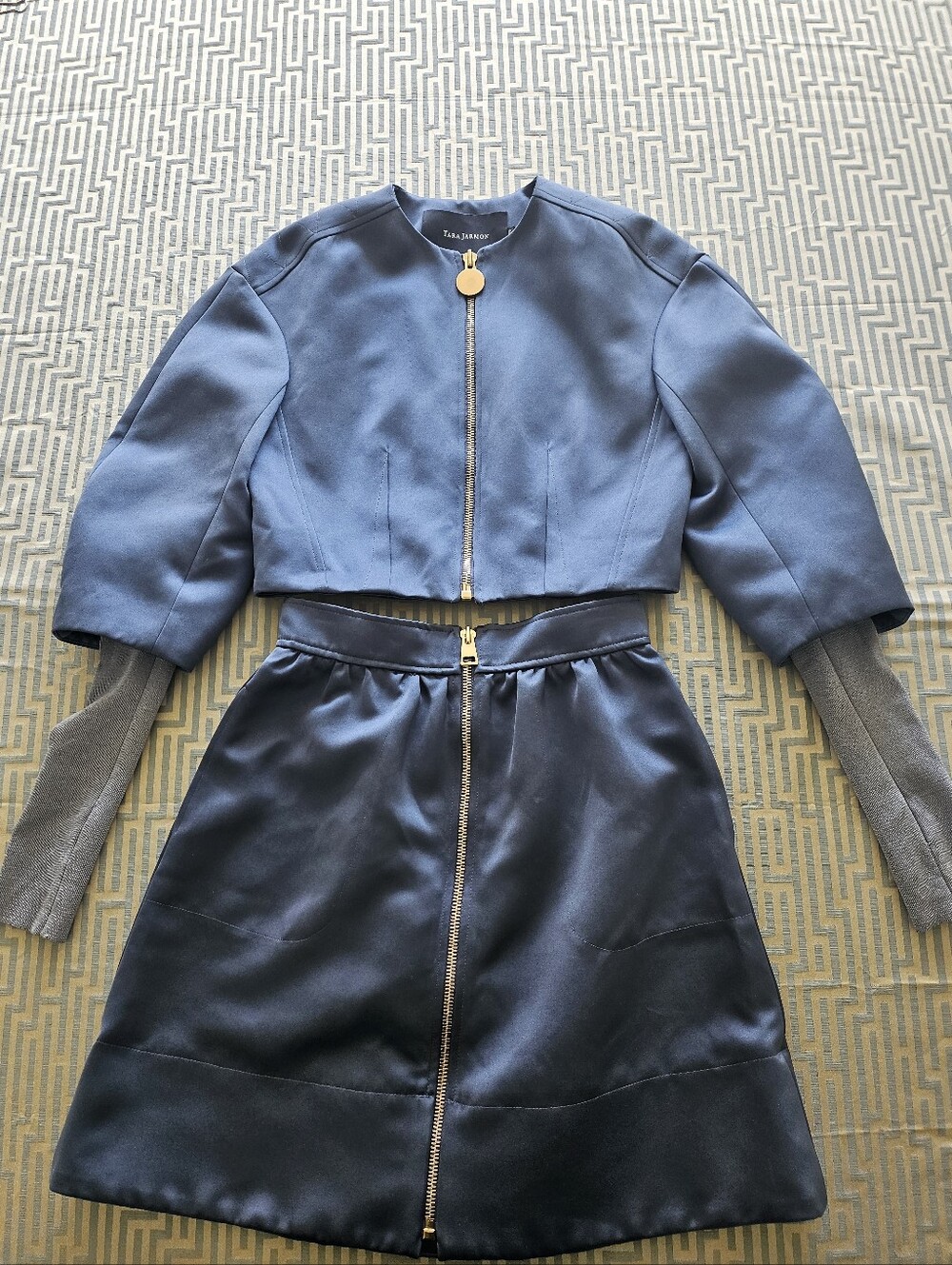 Tara Jarmon Midnight Navy Set Qoth Jacket And A-Line Skirt with Center Gold Zip